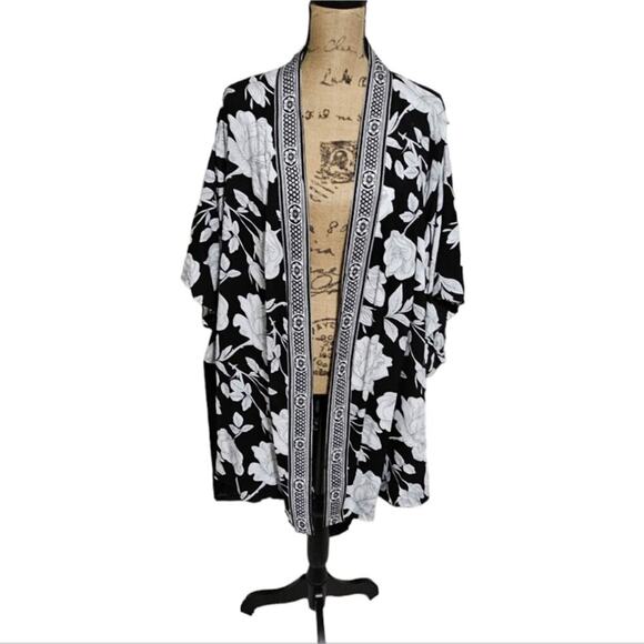 Cynthia Rowley Floral Kimono Duster Black White Flowers Cover Up Plus Size 2X - Picture 2 of 10
